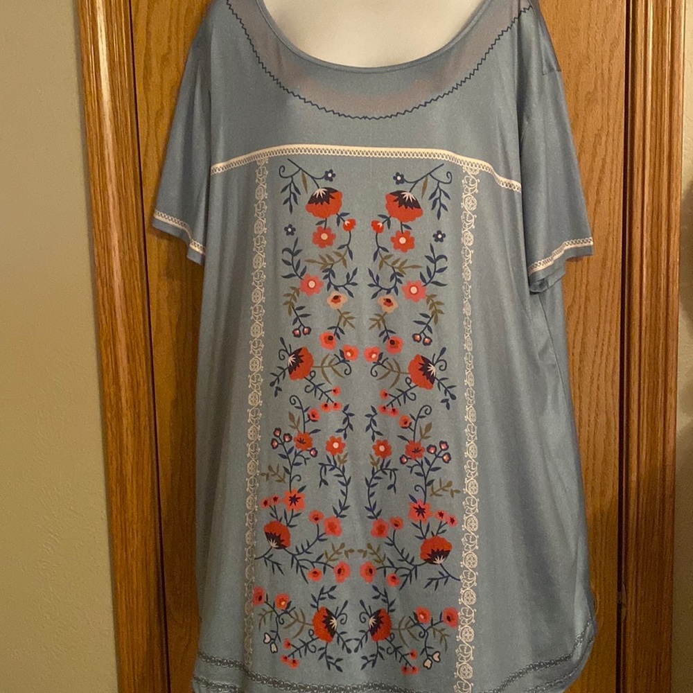 Women’s plus size 3X blue print shirt NWOT
